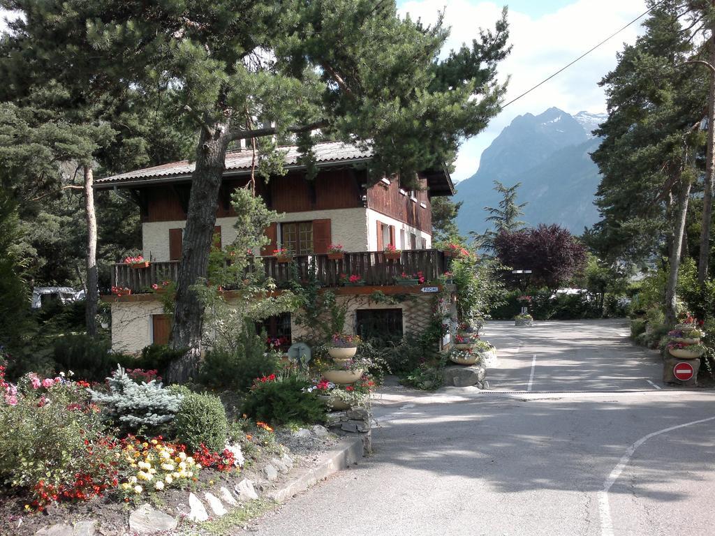 Camping La Cascade Villa Le Bourg-dʼOisans Екстериор снимка